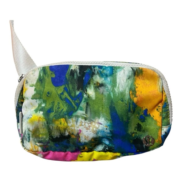 Lululemon Everywhere Belt Bag Watercolor Multicolor Belt Bag Colorful 1L - Picture 3 of 5